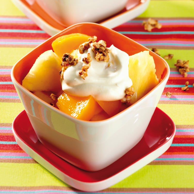 Foto Obstsalat mit Knuspernüssen und Joghurt von WW