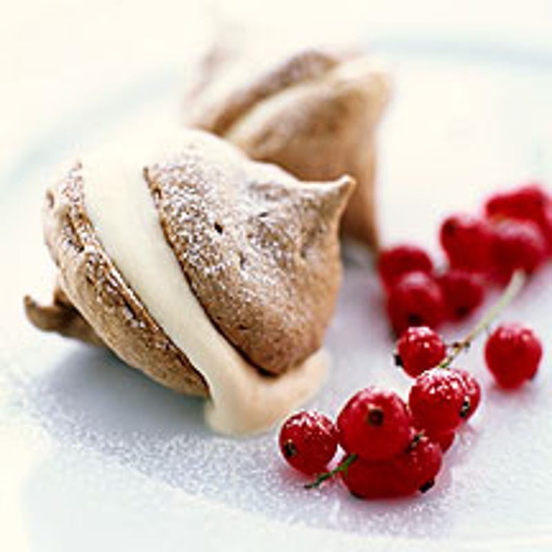 Photo of Meringue kisses by WW