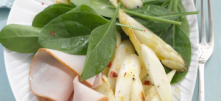 Spinatsalat mit gebratenem Spargel
