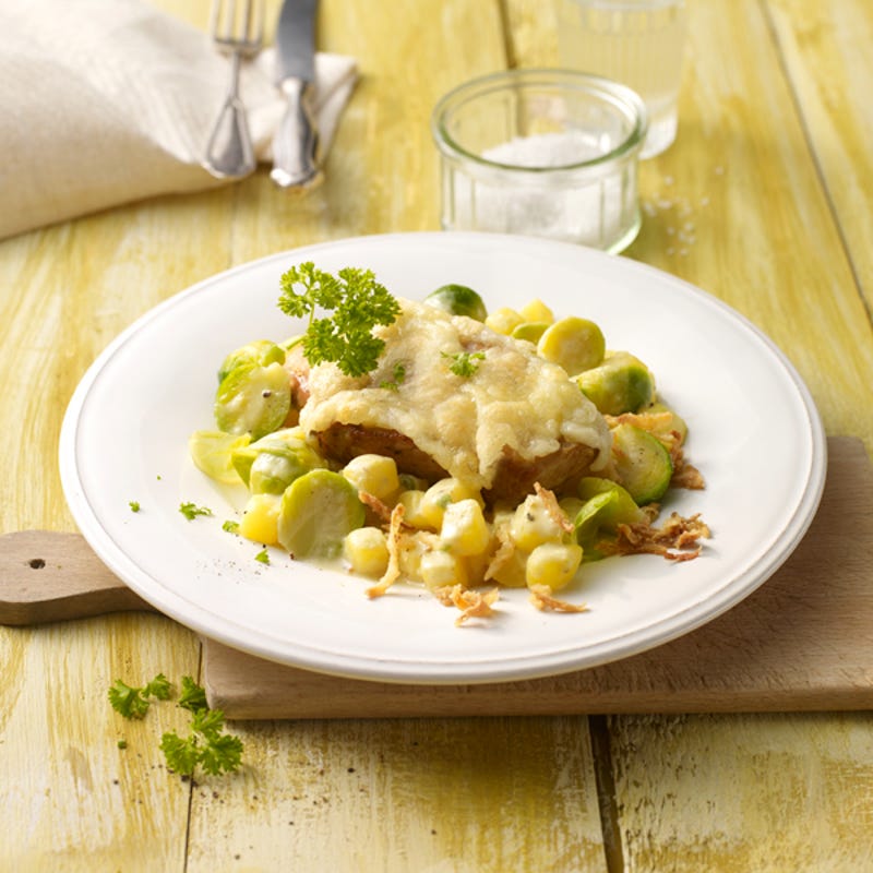 Foto Käsesteaks mit Rosenkohlpfanne von WW