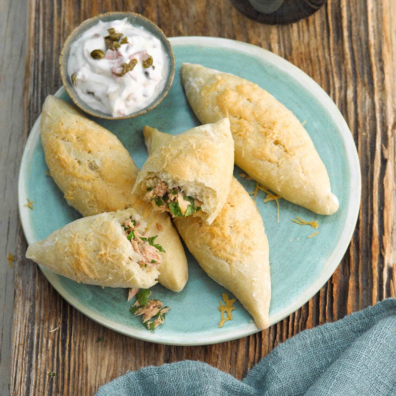 Thunfischbrötchen mit Kaperndip