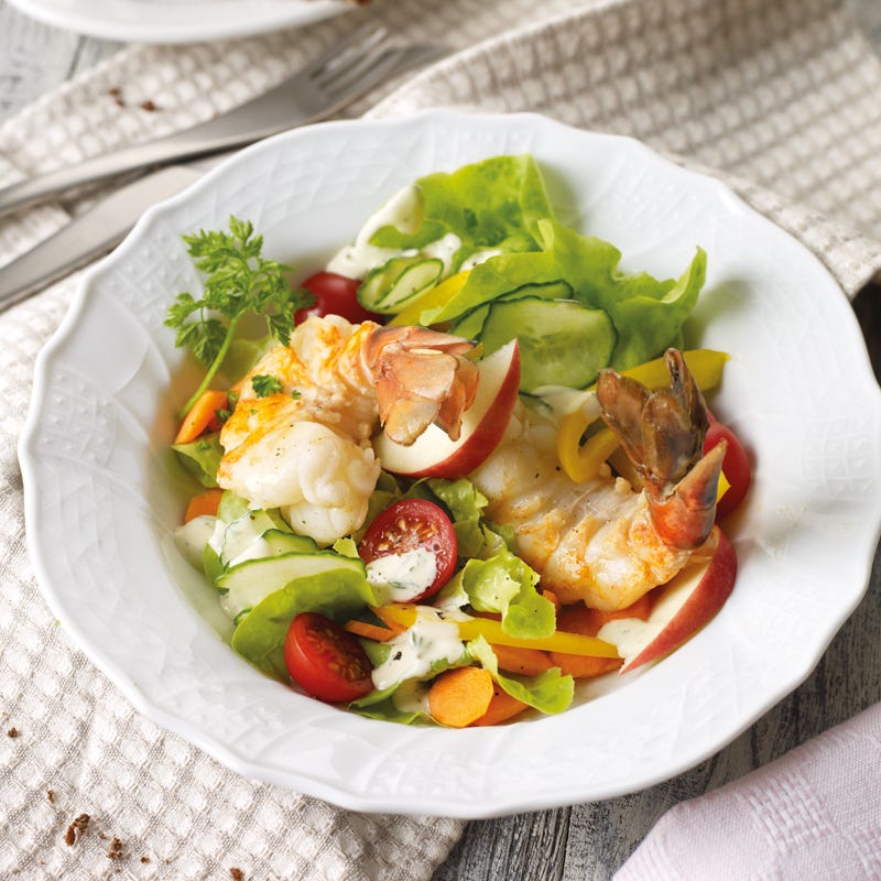Gebratene Riesengarnelen auf Salat