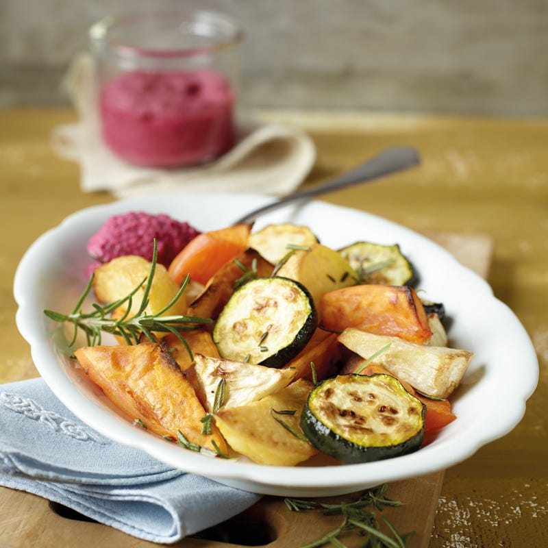 Foto Süßkartoffel-Ofengemüse mit Rote-Bete-Dip von WW