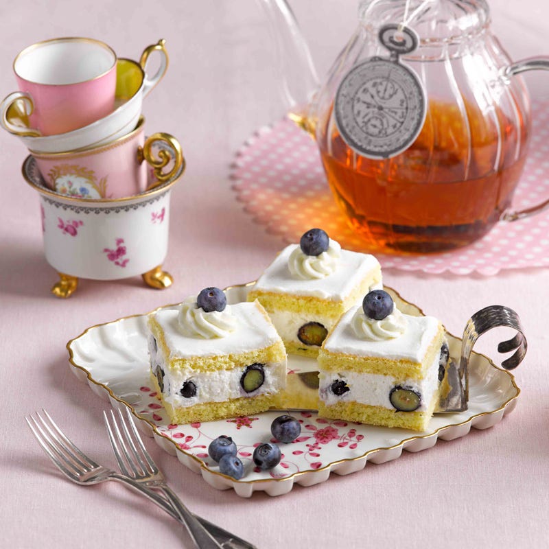 Zitronenbiskuittörtchen mit Heidelbeeren