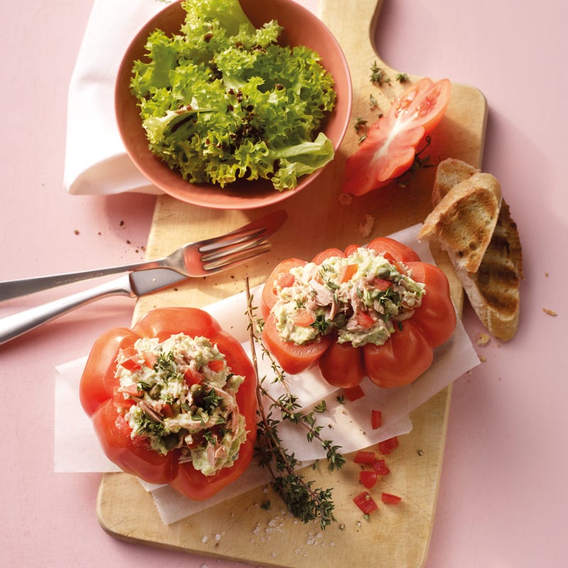 Foto Tomaten mit Tunfisch-Avocado-Füllung von WW
