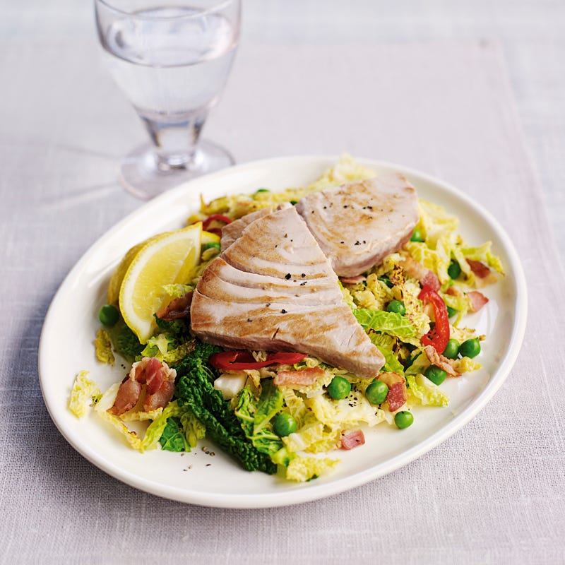 Tunfischsteak auf Wirsingkohl