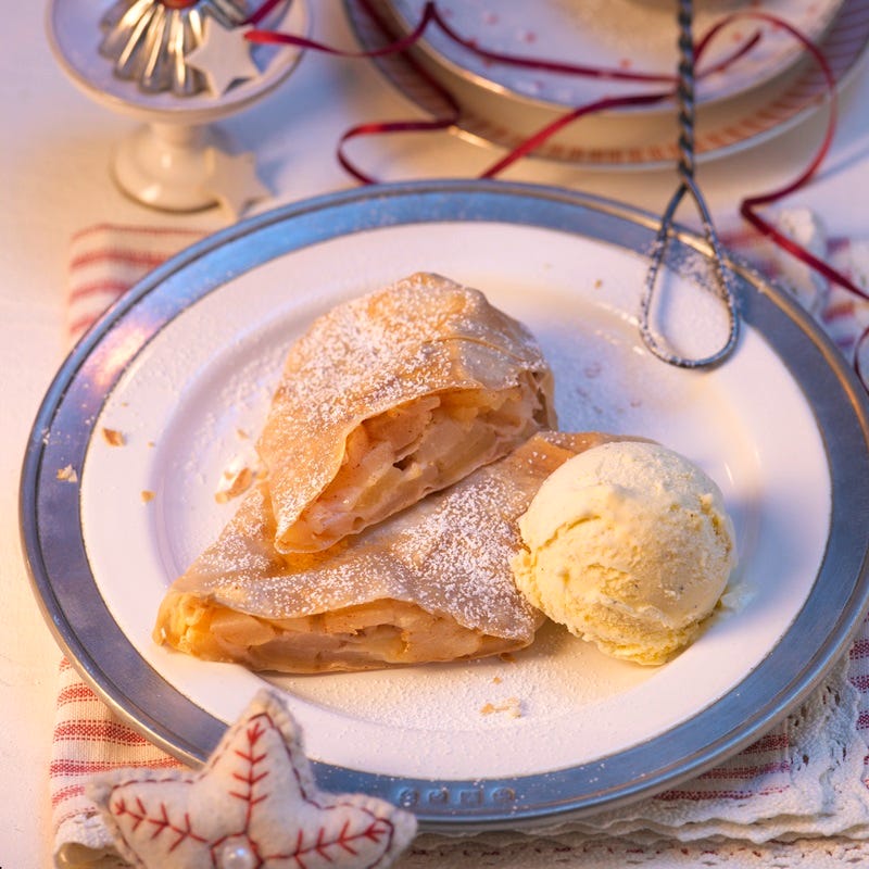 Foto Apfel-Birnen-Strudel mit Eis von WW