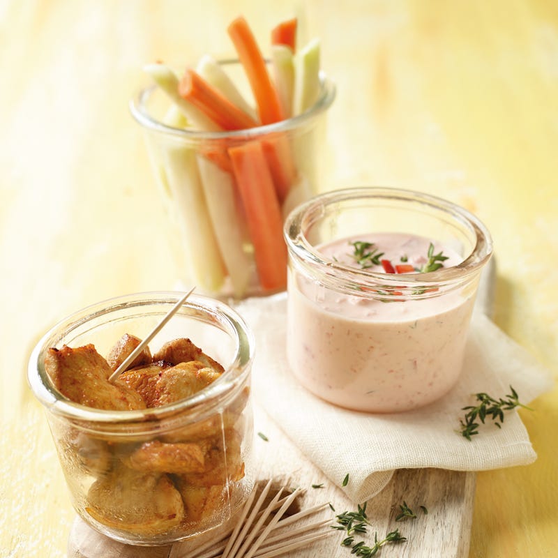 Foto Hähnchensticks mit Kräuter-Paprika-Quark von WW