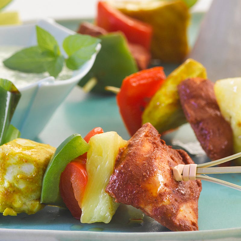 Foto Bunte Hähnchenspieße mit Minzdip von WW