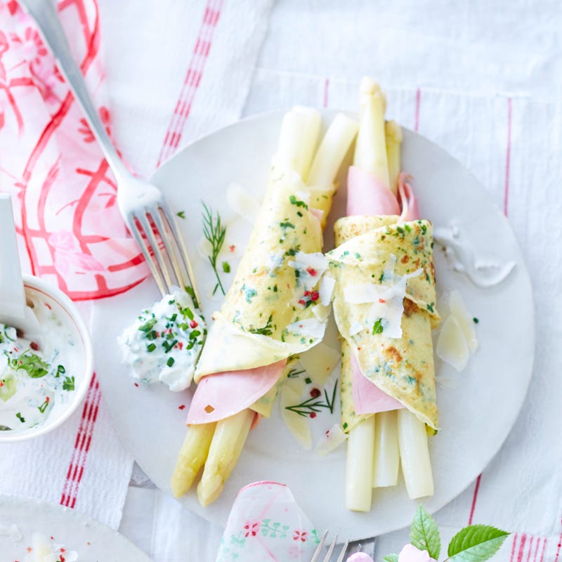 Crêpepäckchen mit Spargel