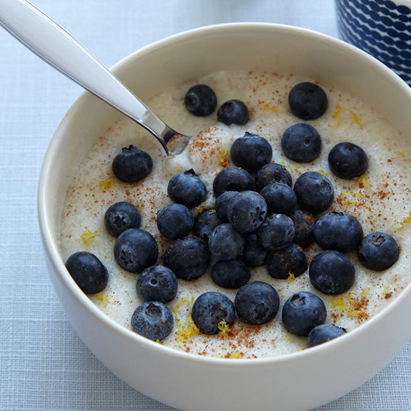 Porridge and berries