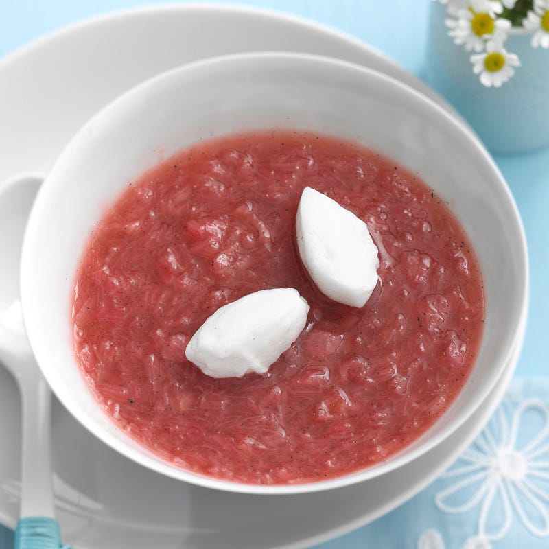 Rhabarbergrütze mit Schneeklösschen