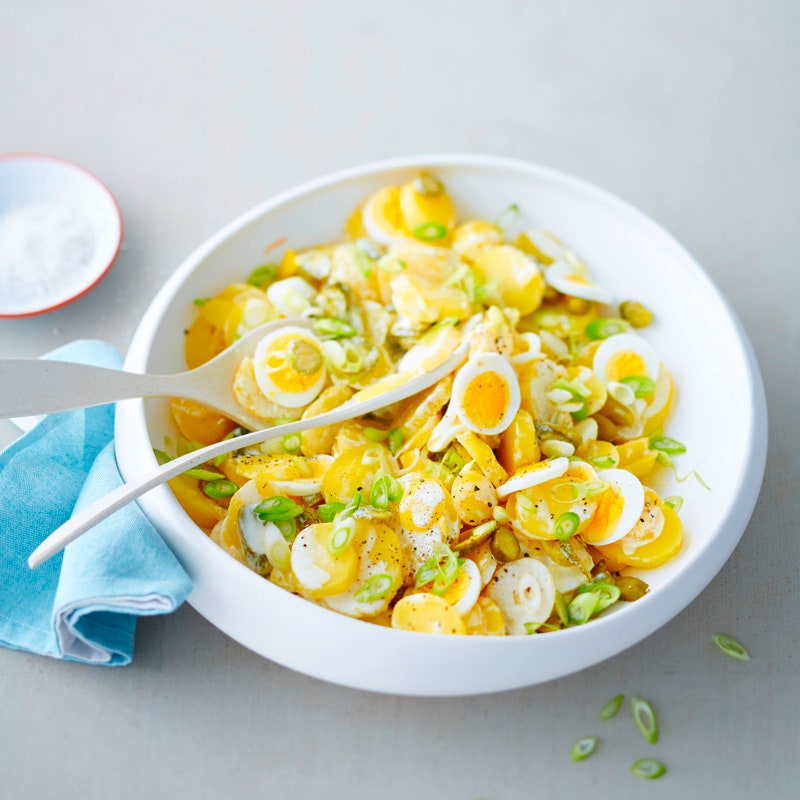 Kartoffelsalat mit Gurke und Ei