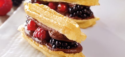 Waldfruchtéclairs mit Chocolate Mousse