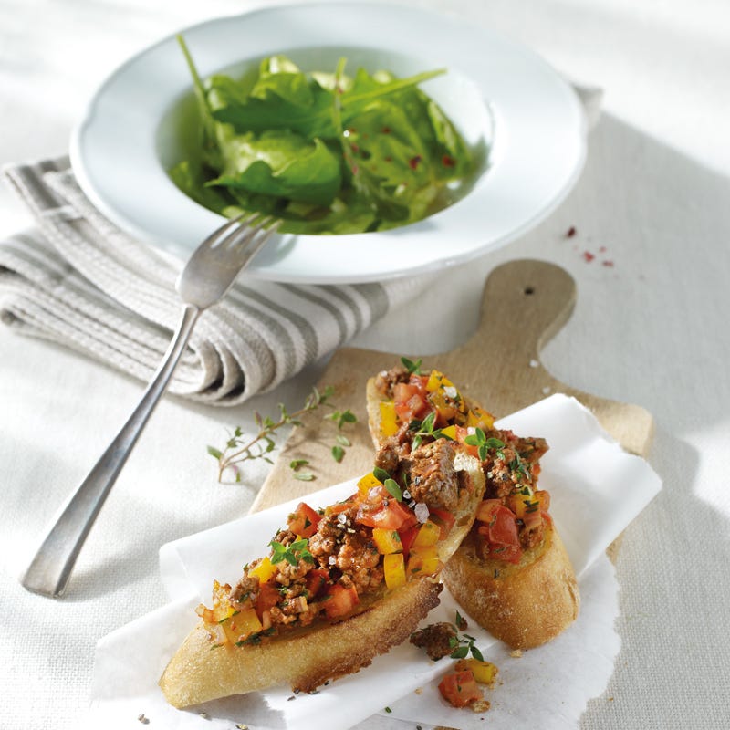 Foto Hackbruschetta mit Blattsalat von WW
