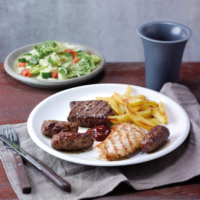 Grillteller mit Ofenpommes