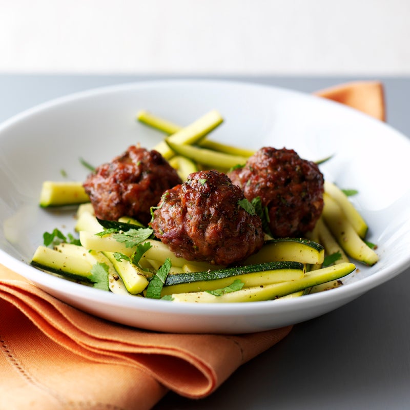Würzige Putenfrikadellen mit Zucchini Rezept | WW Deutschland Würzige Putenfrikadellen mit Zucchini Rezept | WW Deutschland