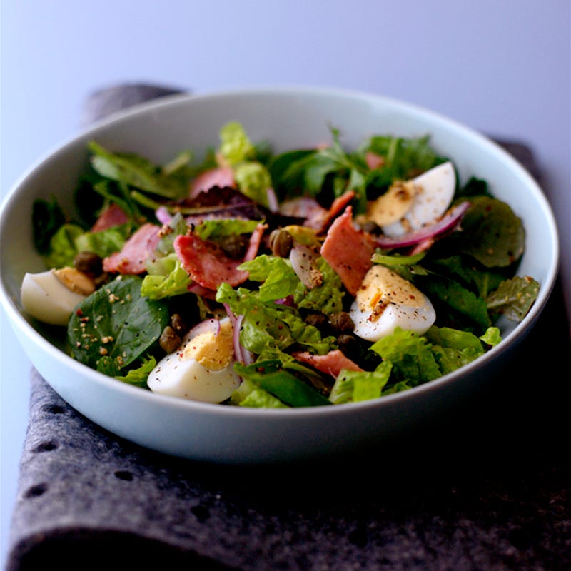 Foto Pflücksalat mit Knusper-Bacon und Ei von WW