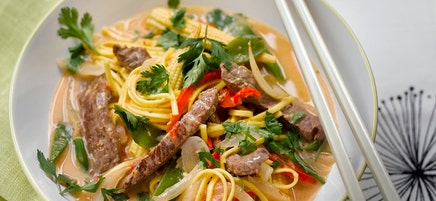 Thai-Curry mit Rindfleisch und Nudeln