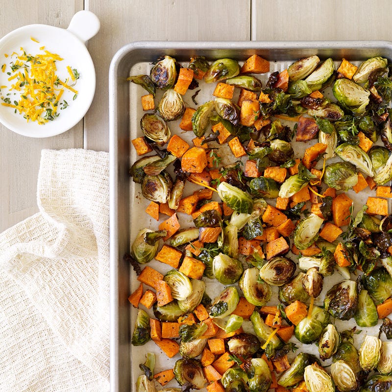Photo of Choux de Bruxelles et patate douce rôtis à l’orange et au thym by WW