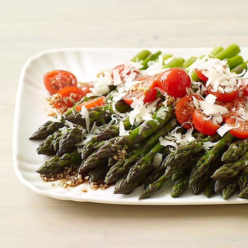 Photo of Balsamic asparagus and cherry tomato salad by WW