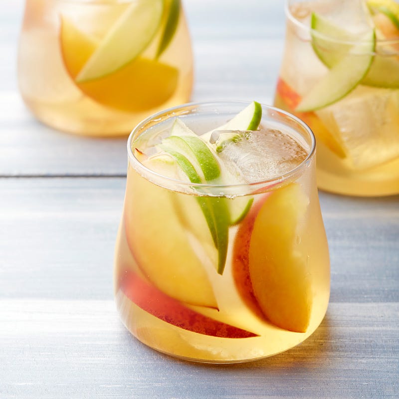 Photo de Sangria au vin blanc et aux pêches par WW