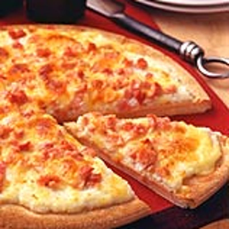 Photo de Pizza au fromage et aux œufs brouillés par WW