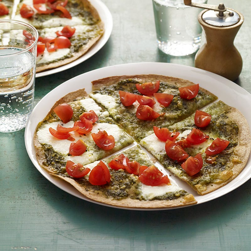 Photo de Pizza sur tortilla à la tomate, au pesto et à la ricotta par WW