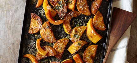 Courge musquée rôtie au parmesan, au citron et à la sauge