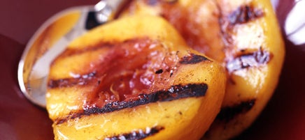 Pêches grillées à la cannelle