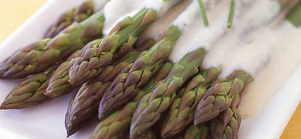 Asperges en sauce béchamel