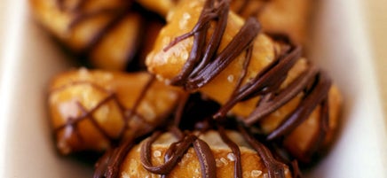 Chocolate-Splattered Pretzels