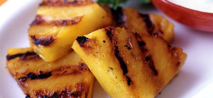 Grilled pineapple with basil and ginger cream sauce