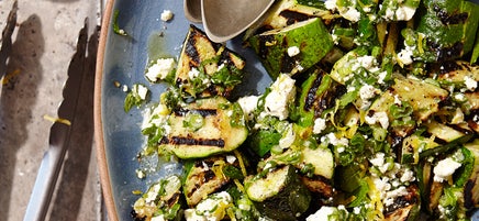 Courgettes grillées à la féta, aux fines herbes et au citron