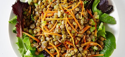 Salade tiède de lentilles et légumes sur mesclun