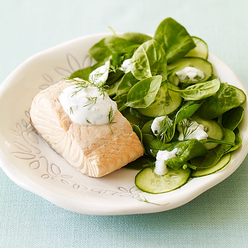 Photo de Salade d’épinard au saumon poché accompagné de vinaigrette à la vodka et à l’aneth par WW