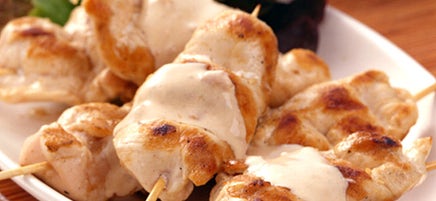 Brochette de poulet grillé à la sauce satay