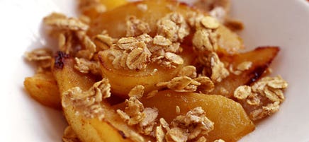 Baked, Spiced Apples with a Crunchy Oat Topping