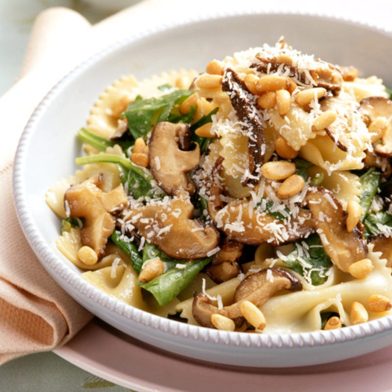 Photo de Bowties with Wild Mushrooms, Baby Spinach and Pine Nuts par WW
