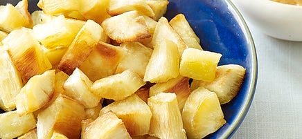 Yucca croustillant et sauce aux piments chipotle