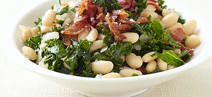 Chou frisé avec bacon et haricots cannellinis