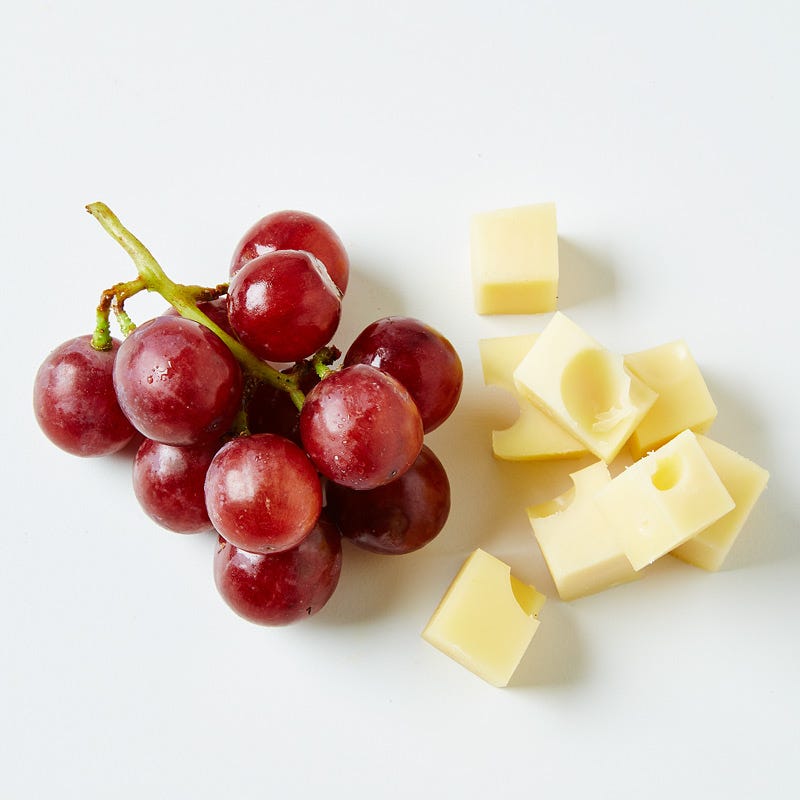 Fromage suisse et raisins