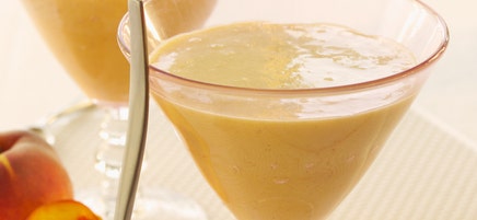 Soupe de pêches à la crème et au champagne