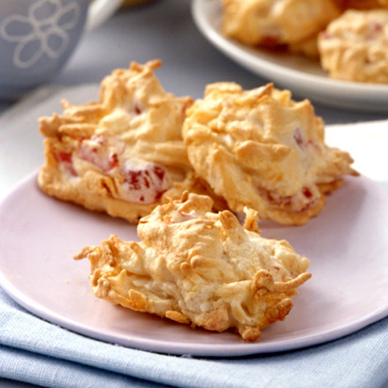 Photo de Macarons aux cerises et à la noix de coco par WW