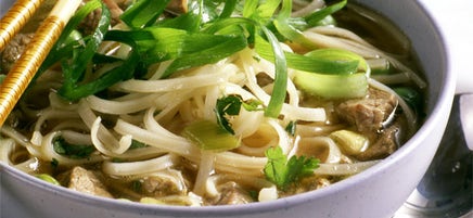 Soupe thaïe épicée au bœuf et aux nouilles