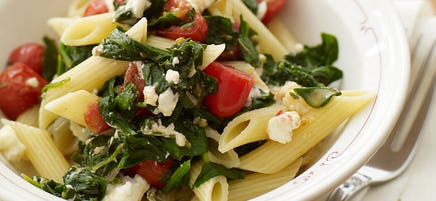 Penne with spinach and tomatoes