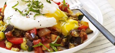 Ratatouille provençale avec un œuf poché