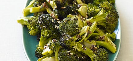 Brocoli grillé glacé au soya et au mirin