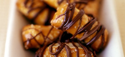 Bretzels aspergés de chocolat