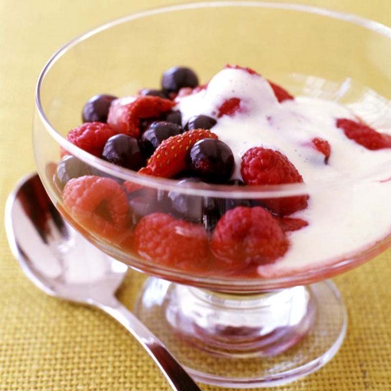 Photo de Broiled Mixed Berries with Custard Sauce par WW